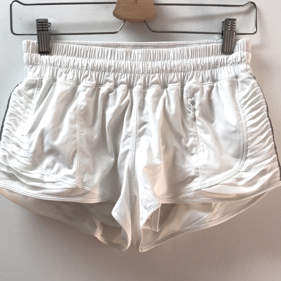 Lululemon Making Moves Short - Picture 2 of 4